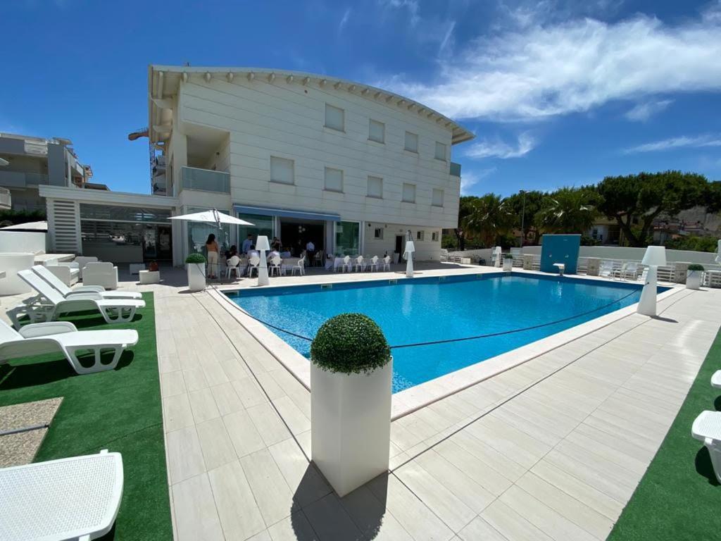 Elite Boutique Hotel Розето-дельи-Абруцци Экстерьер фото
